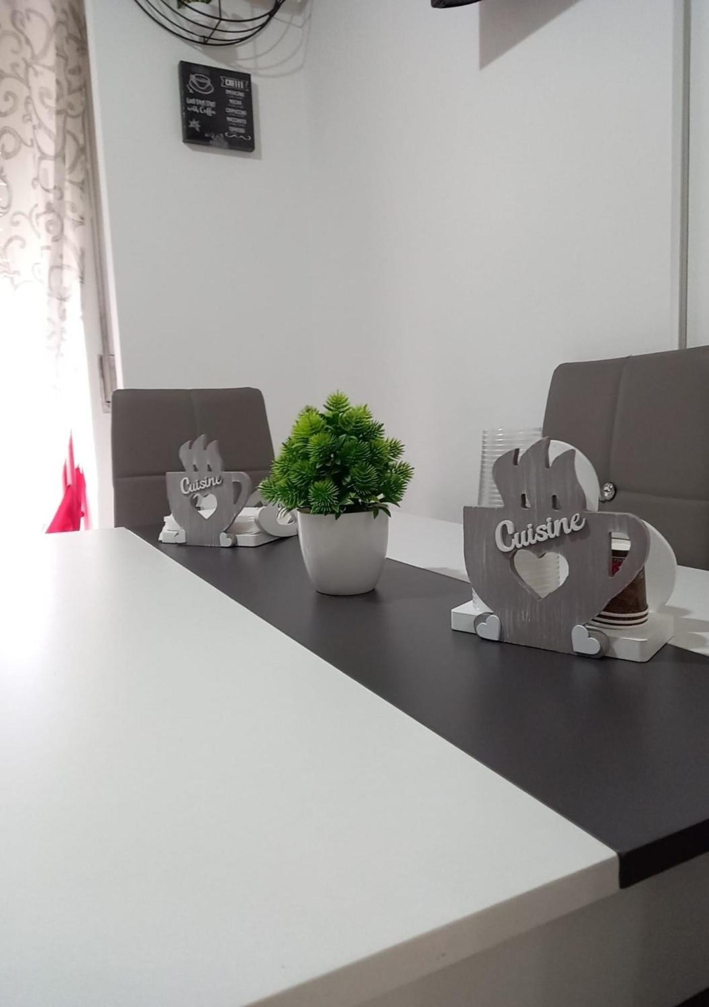 My Family Intero Appartamento Con Parcheggio Privato ポテンツァ エクステリア 写真